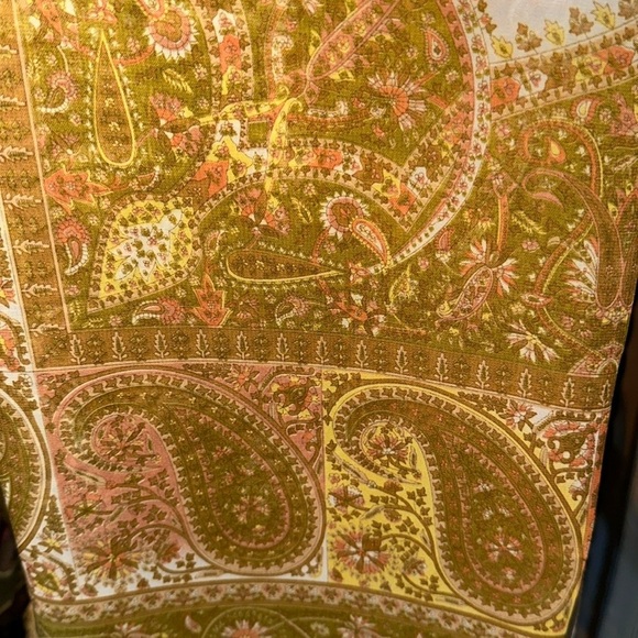 Beautifully Chic Paisley Pattern Scarf Square - Picture 8 of 9